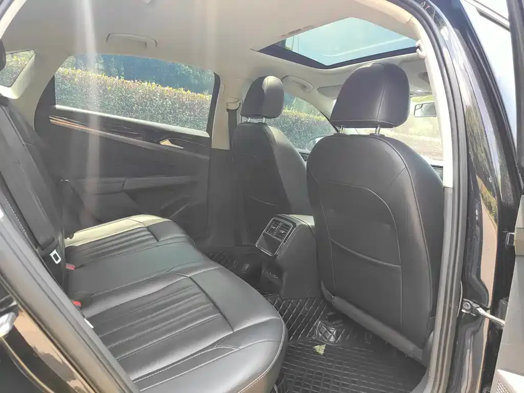 Volkswagen Passat 2022 из CN, фото 3