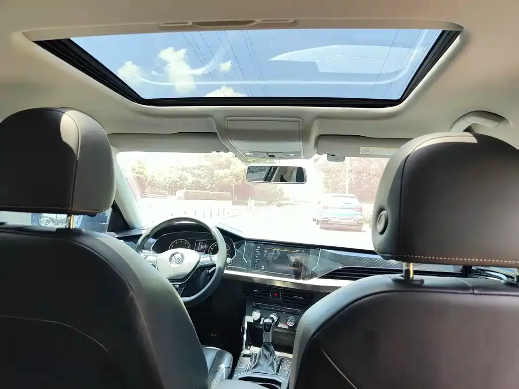 Volkswagen Passat 2022 из CN, фото 2
