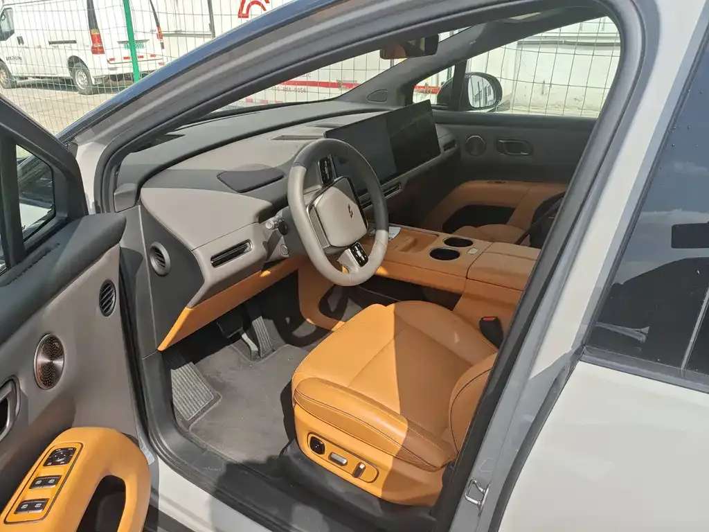Li Auto i8 — фото 8