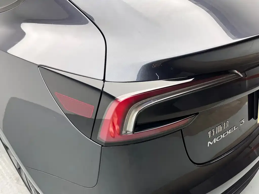 Tesla Model 3 — фото 3