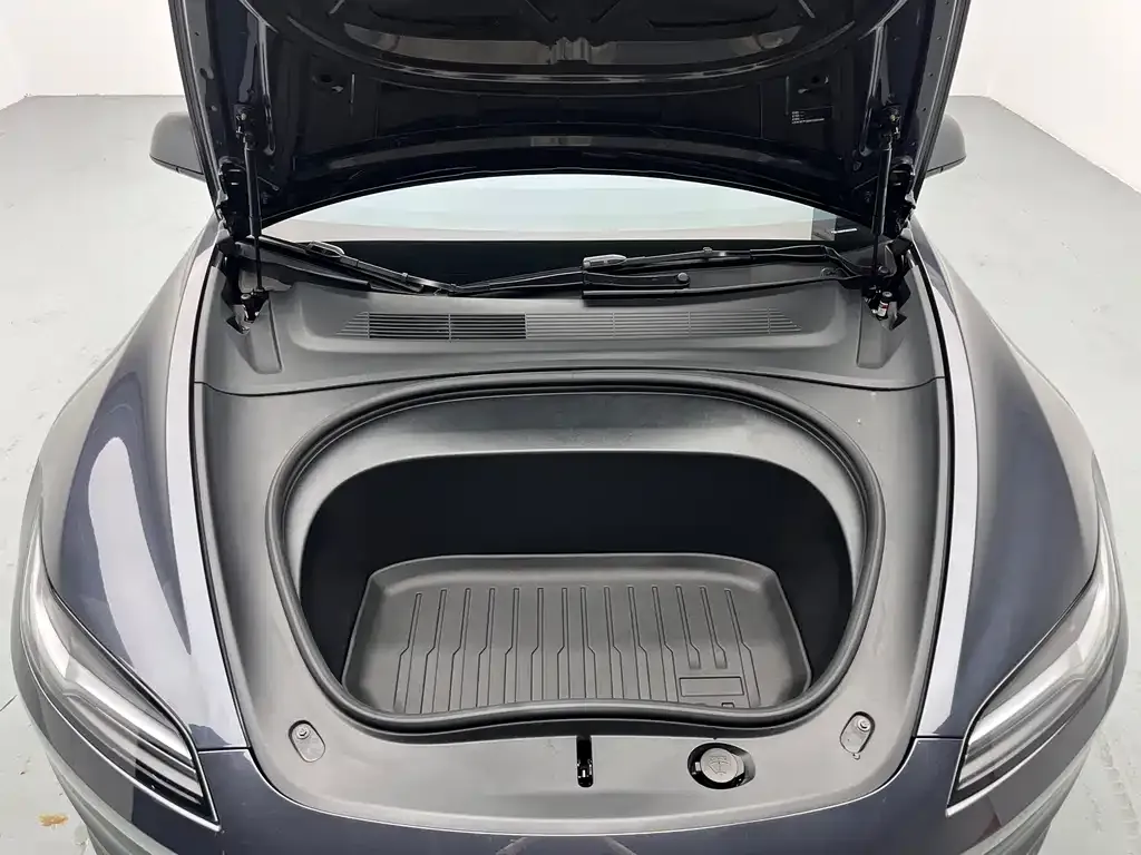 Tesla Model 3 — фото 10