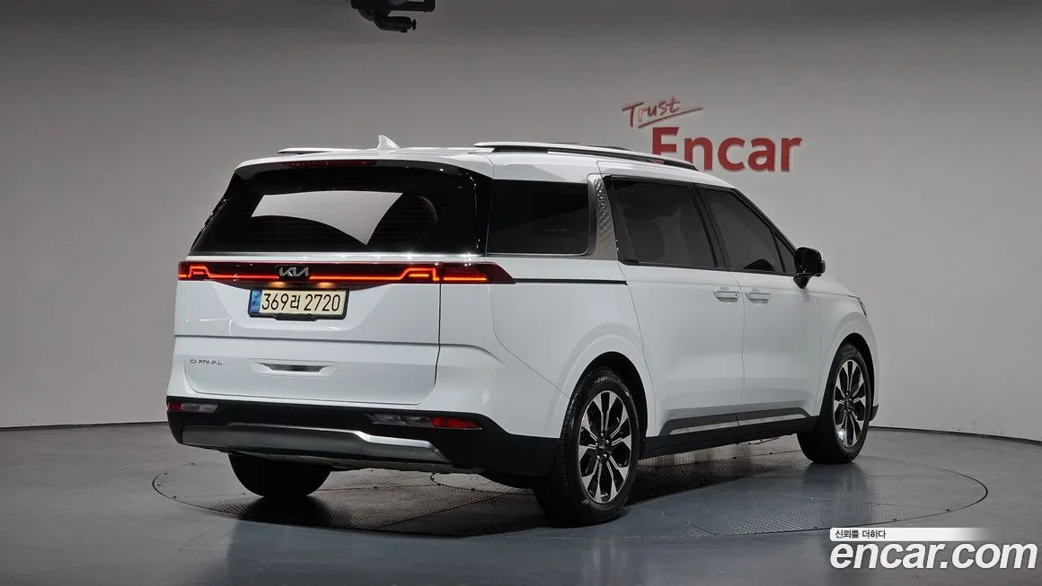 Kia Carnival — фото 10
