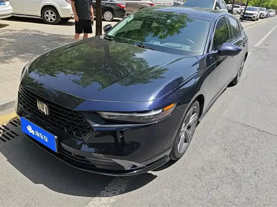Honda Accord — фото 1