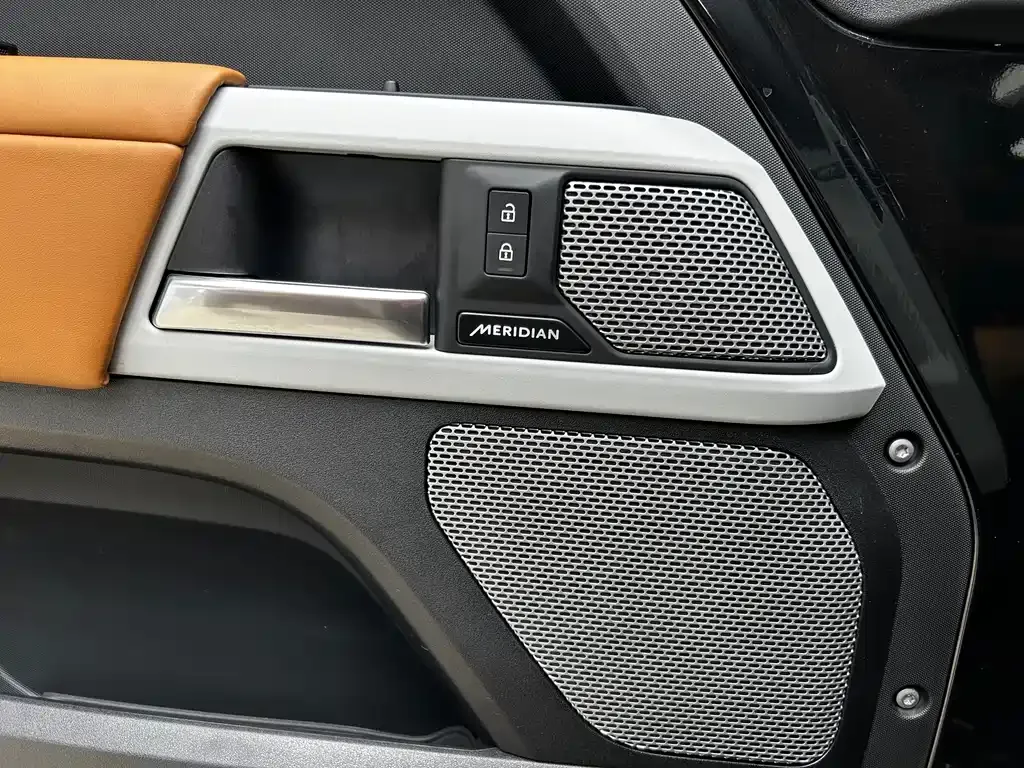 Land Rover Defender — фото 10