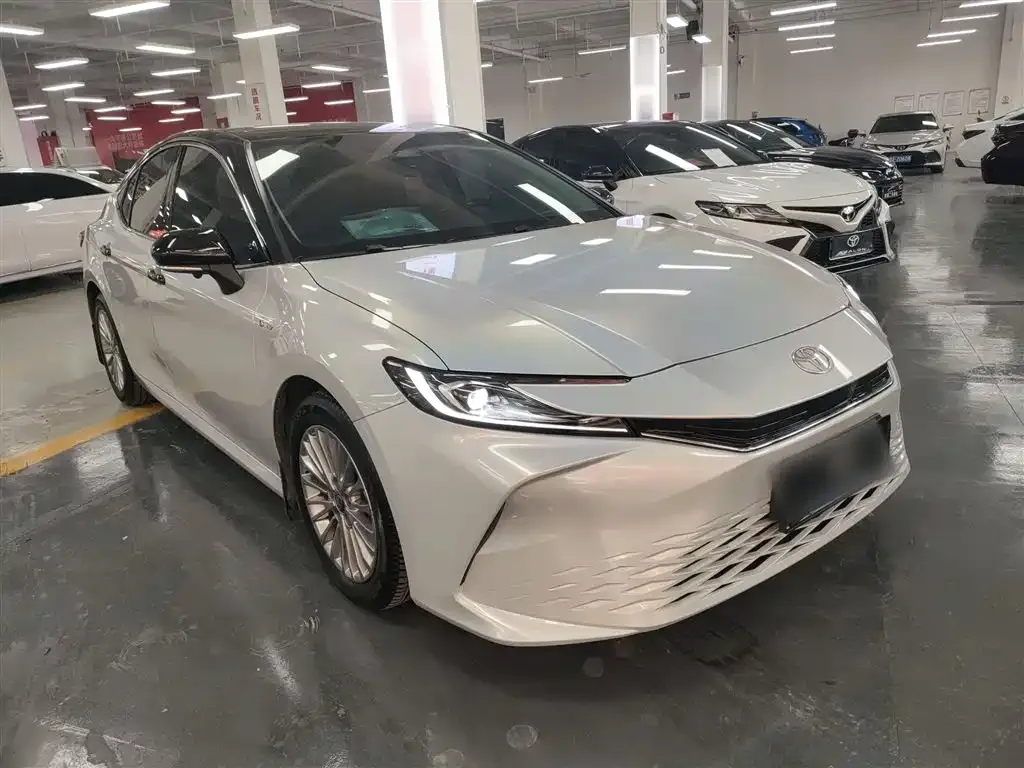 Toyota Camry — фото 9