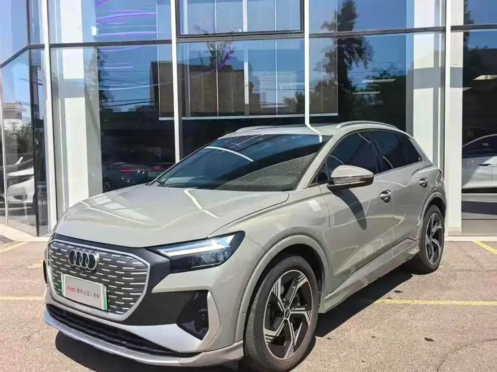 Audi Q4 e-tron — фото 1