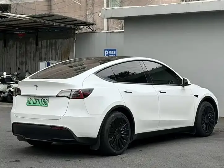 Tesla Model Y — фото 5