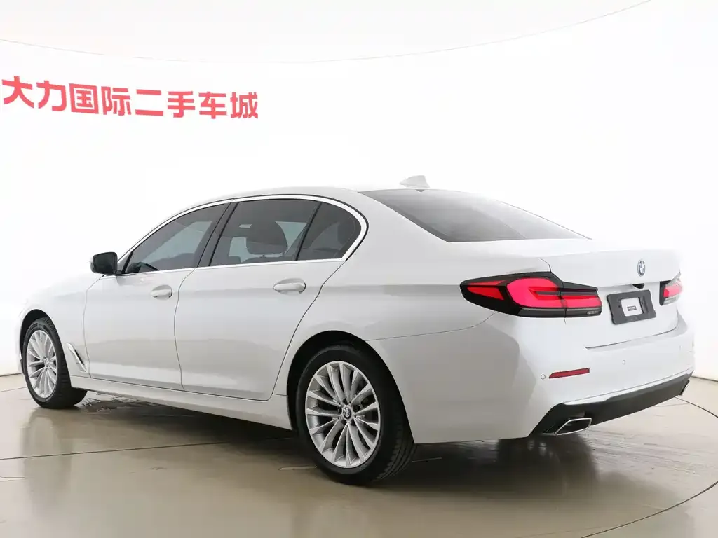 BMW 5 Series — фото 10