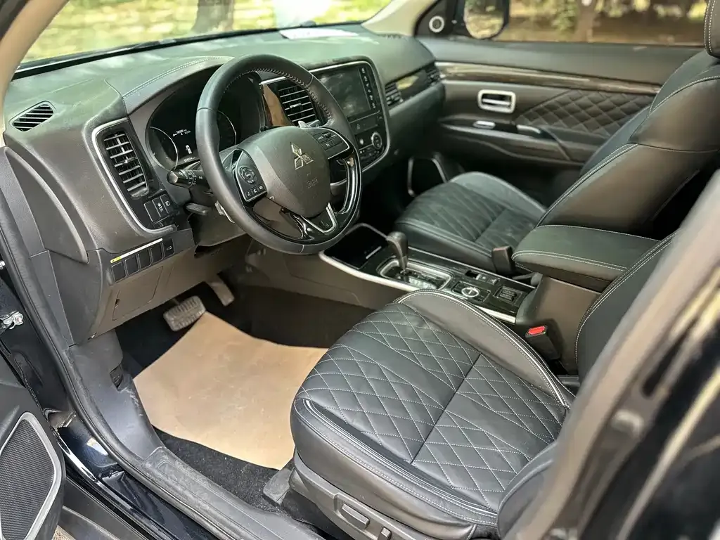 Mitsubishi Outlander — фото 3