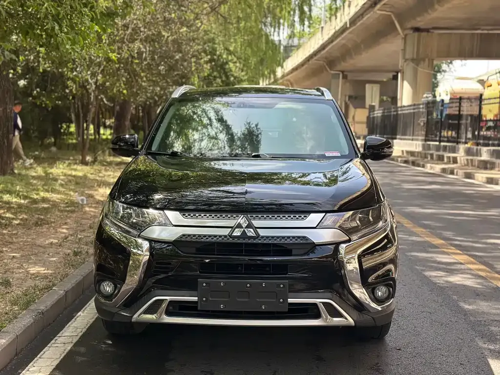 Mitsubishi Outlander — фото 9