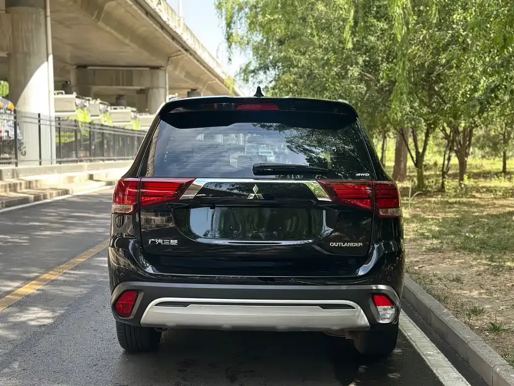 Mitsubishi Outlander — фото 4