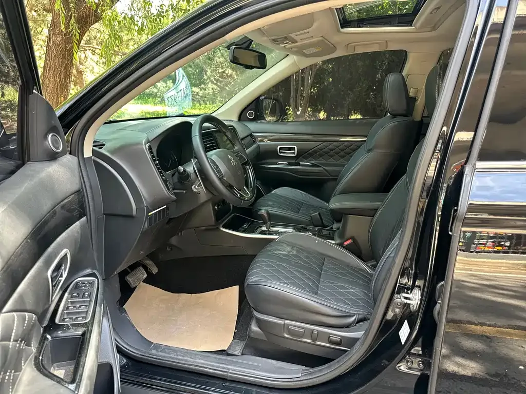 Mitsubishi Outlander — фото 2