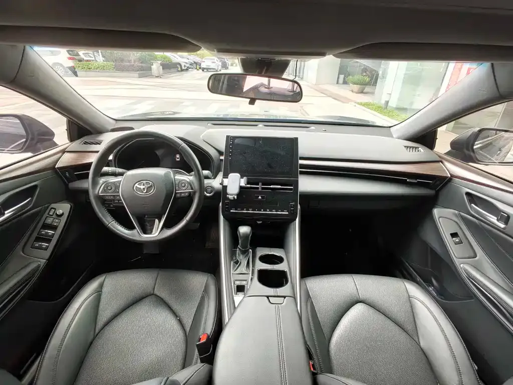 Toyota Avalon — фото 2
