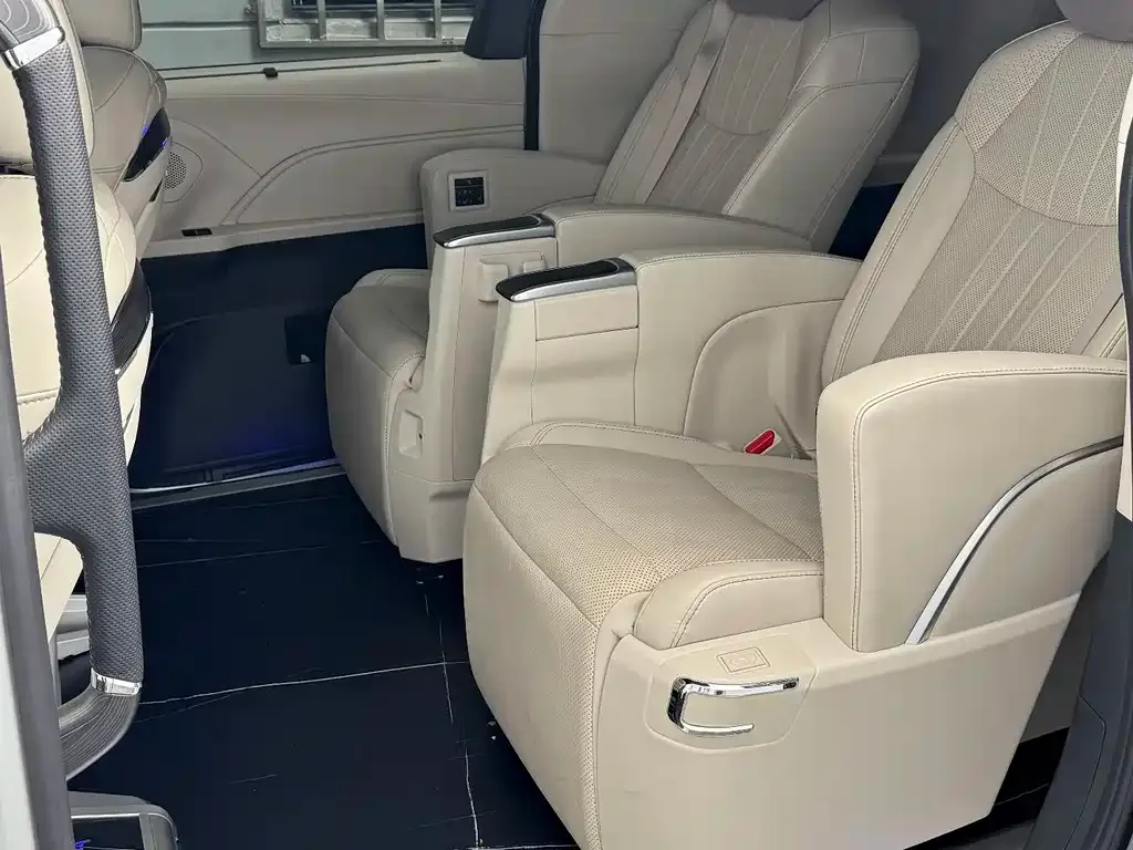 Toyota Granvia — фото 3