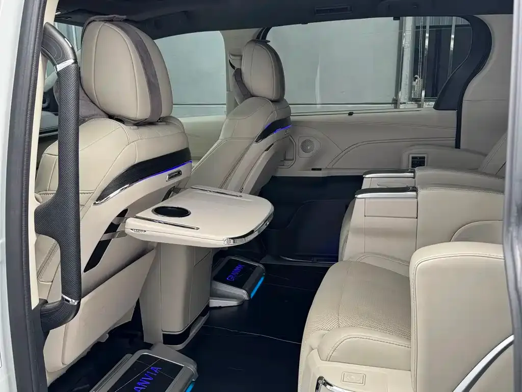 Toyota Granvia — фото 2