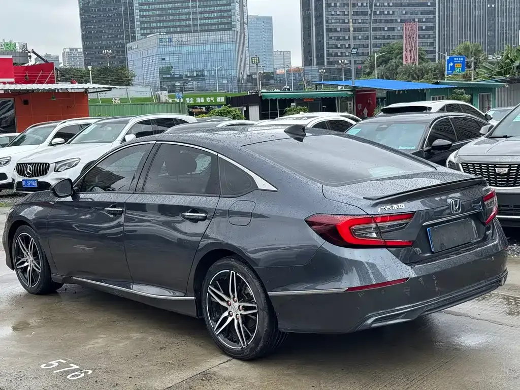 Honda Accord — фото 8