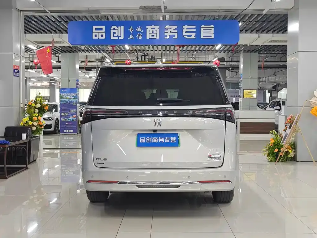 Buick GL8 Hybrid — фото 10