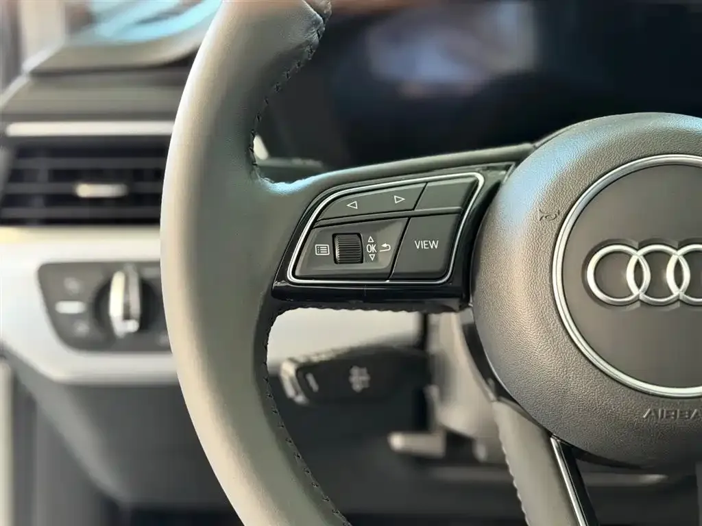 Audi A4L — фото 5