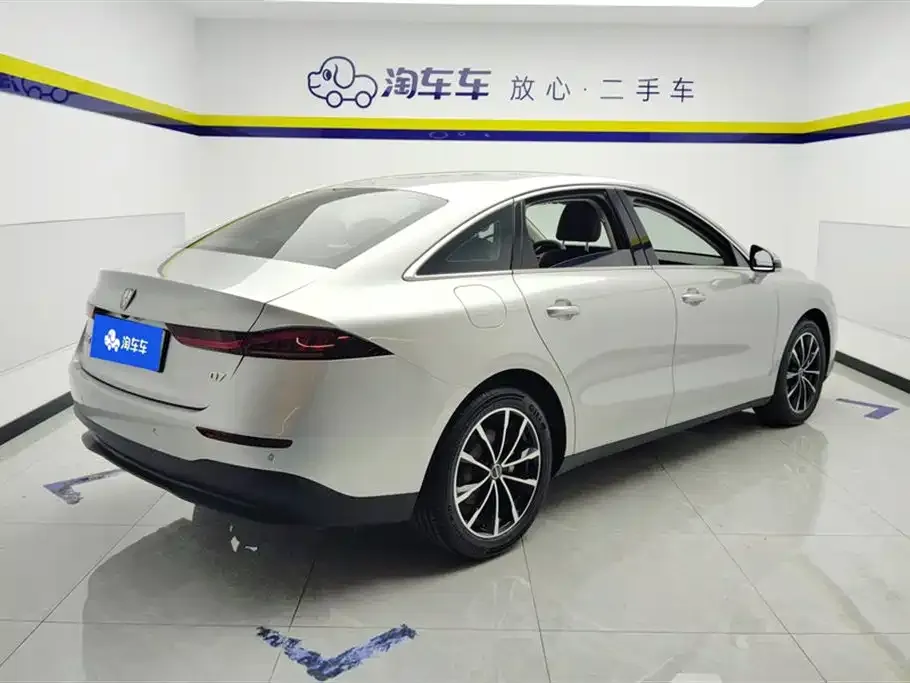 Roewe D7 — фото 4