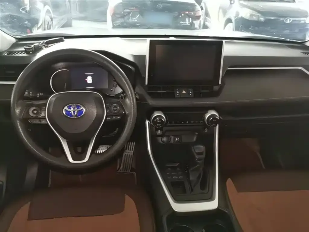 Toyota RAV4 — фото 4