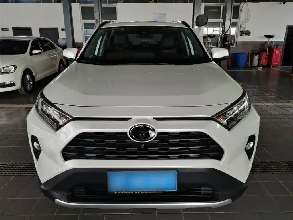 Toyota RAV4 — фото 3