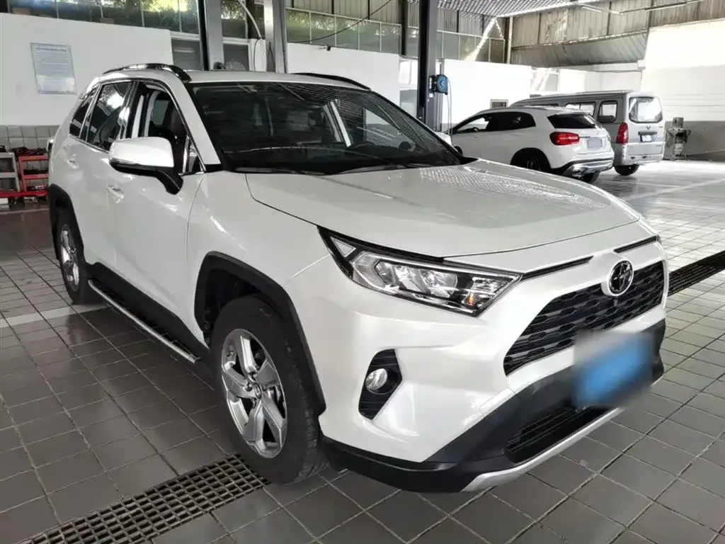 Toyota RAV4 — фото 10