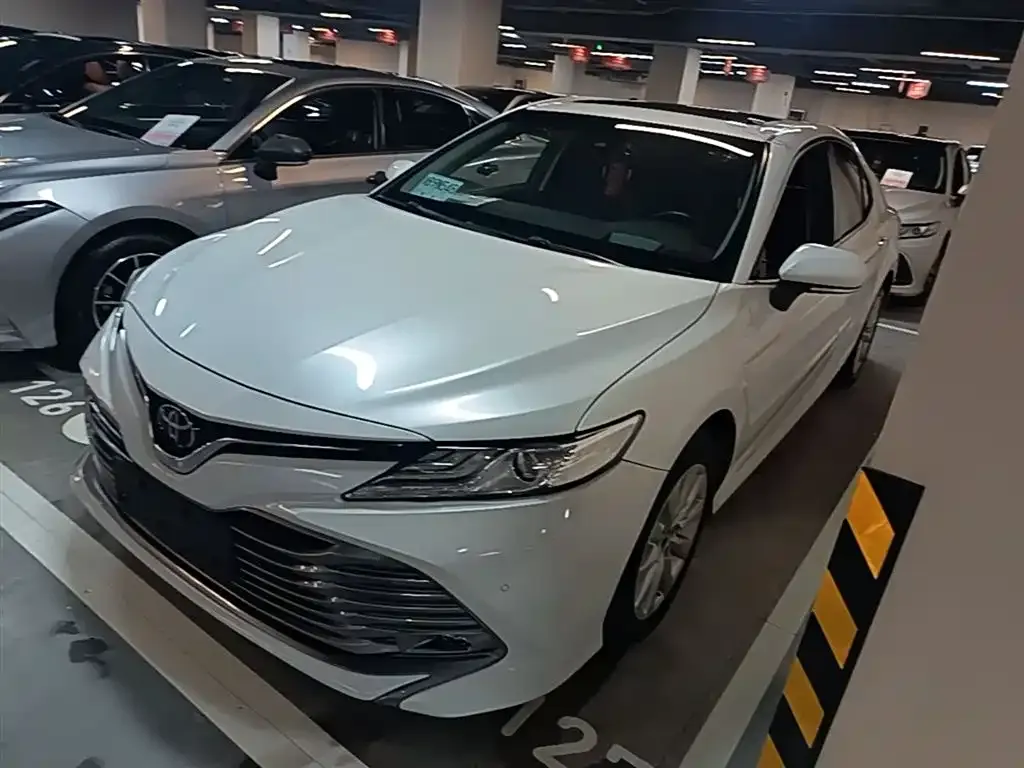 Toyota Camry — фото 8