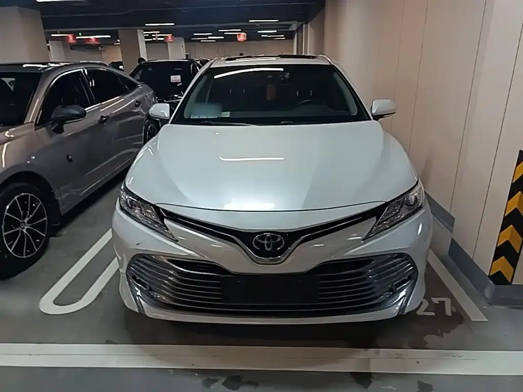 Toyota Camry — фото 10