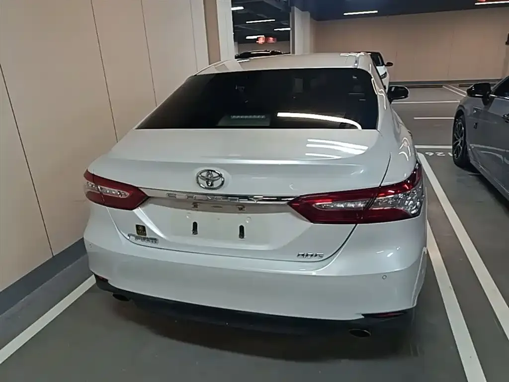 Toyota Camry — фото 4