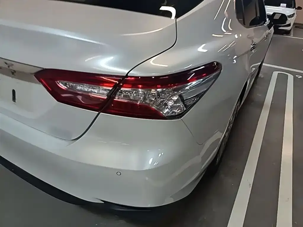 Toyota Camry — фото 3
