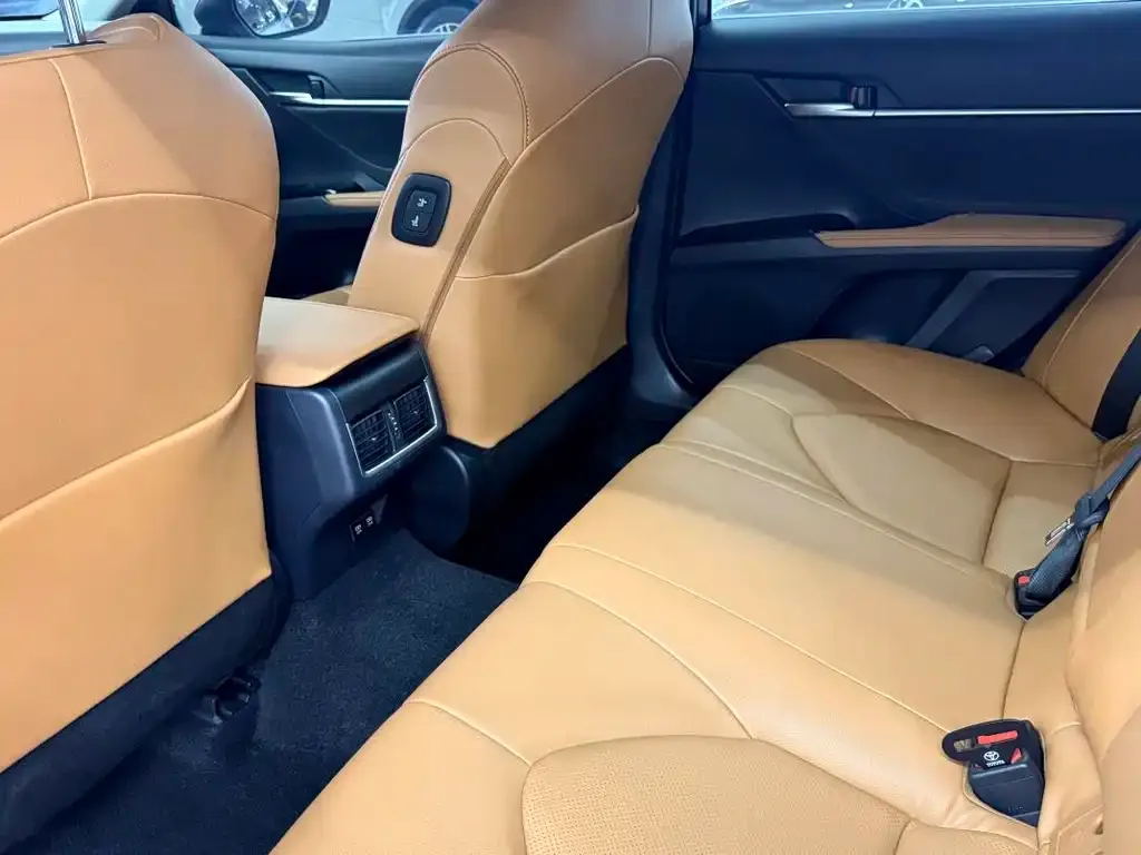 Toyota Camry 2021 из CN, фото 2