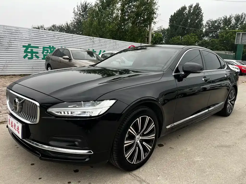 Volvo S90 — фото 1