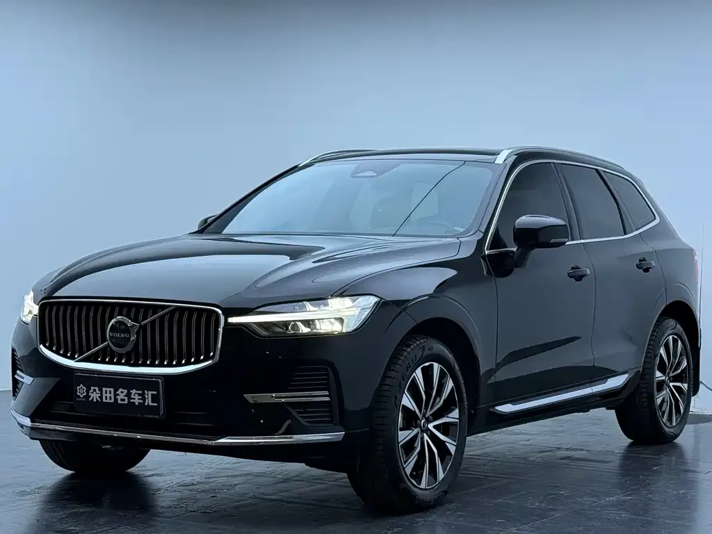 Volvo XC60 — фото 1