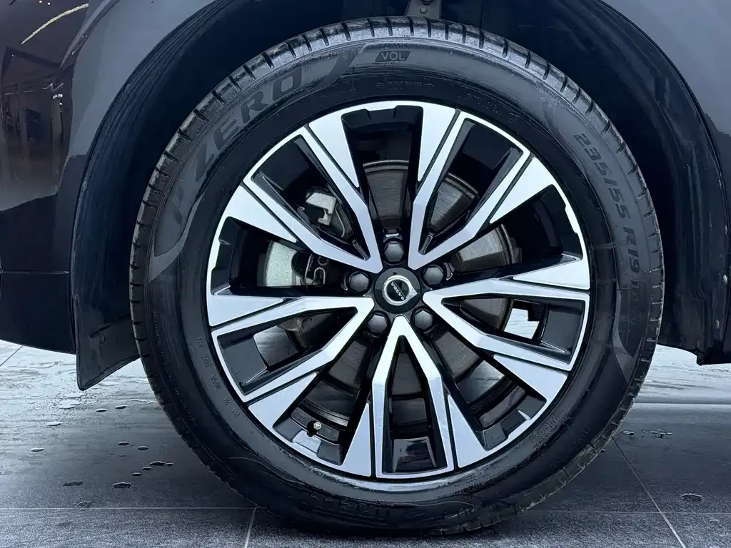 Volvo XC60 — фото 7