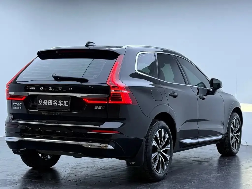 Volvo XC60 — фото 8