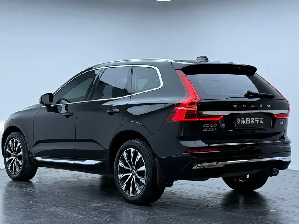 Volvo XC60 — фото 6