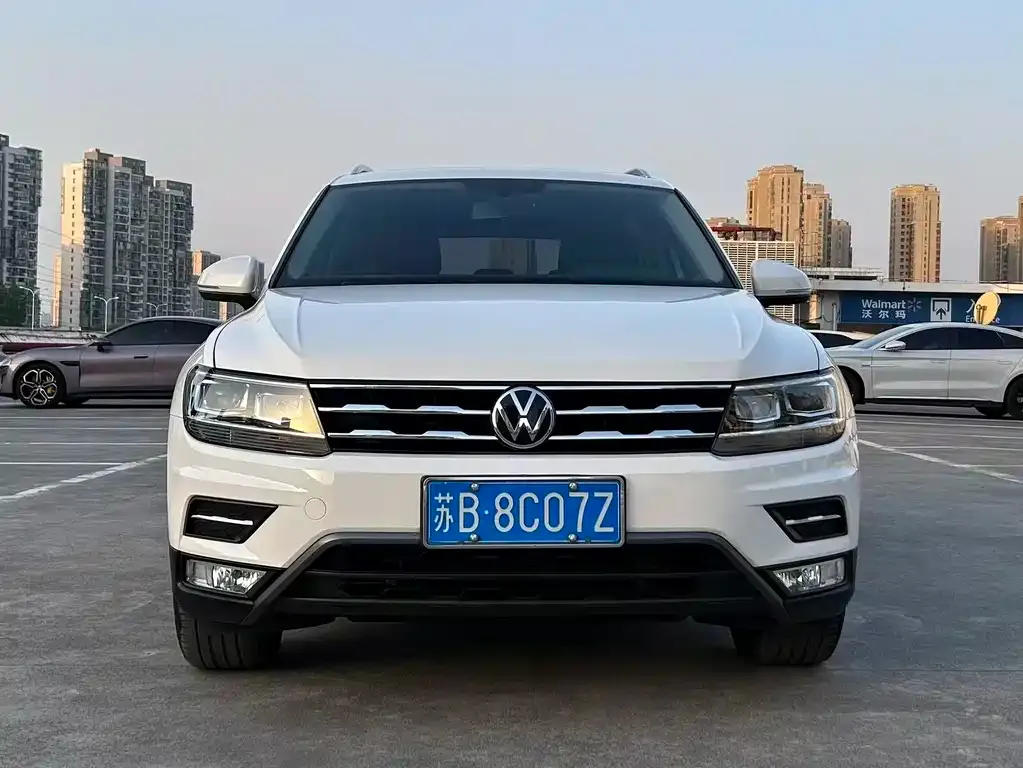 Volkswagen Tiguan L — фото 6