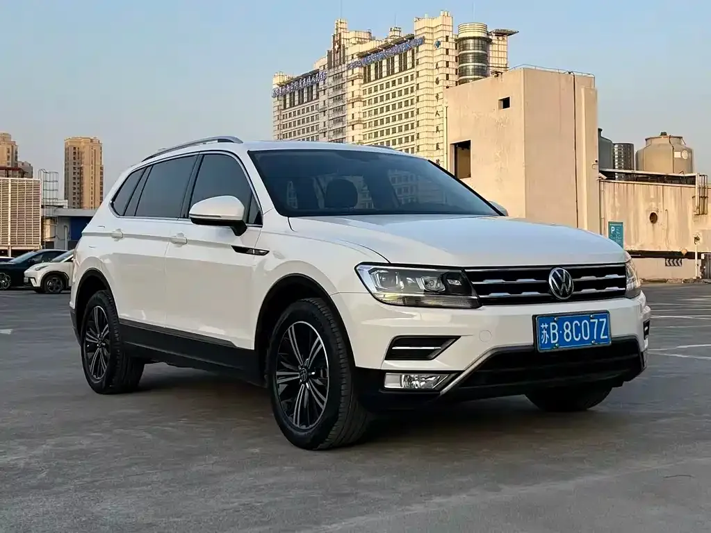 Volkswagen Tiguan L — фото 7