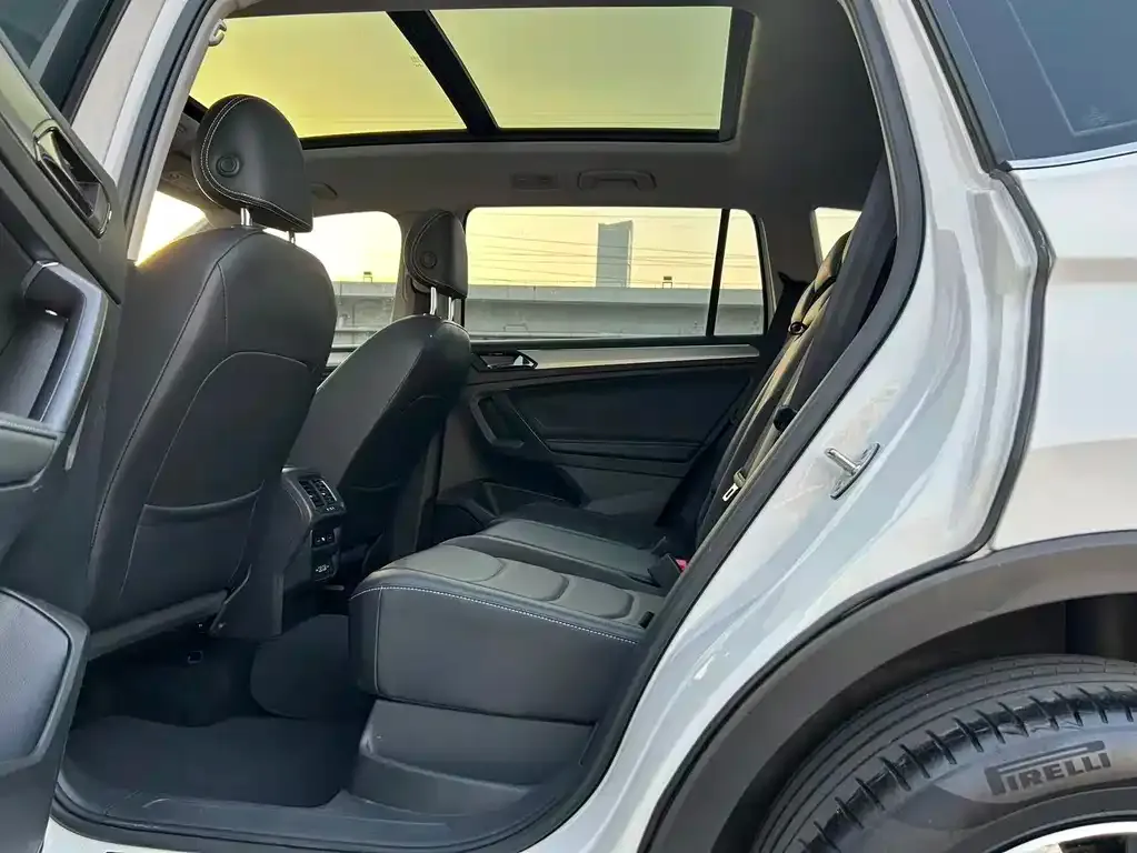 Volkswagen Tiguan L — фото 4