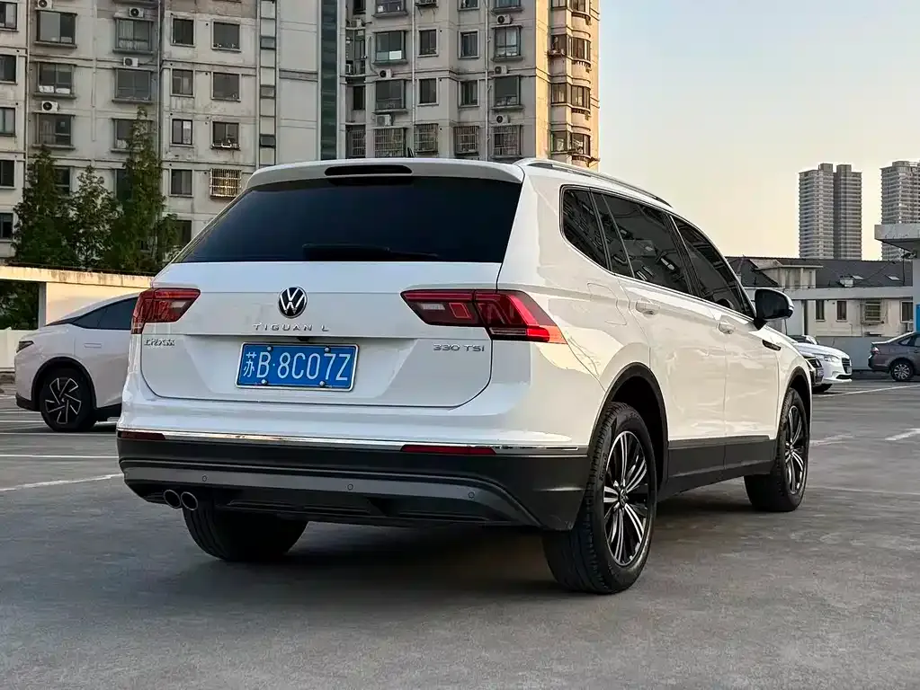 Volkswagen Tiguan L — фото 10