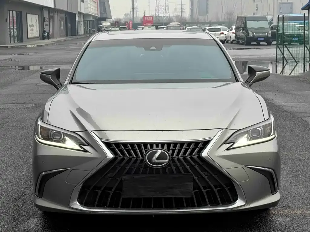 Lexus ES — фото 1