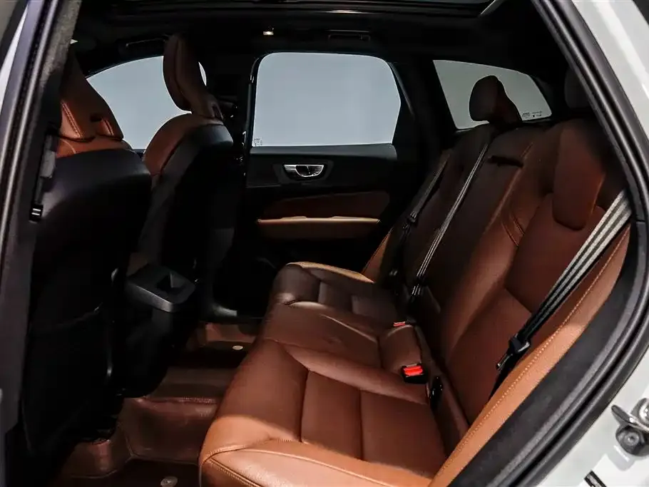 Volvo XC60 — фото 2