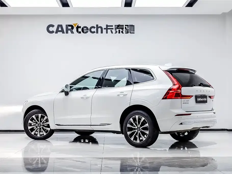 Volvo XC60 — фото 10