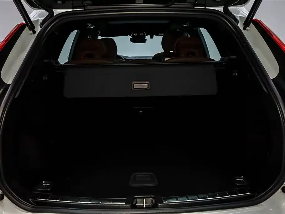 Volvo XC60 — фото 3