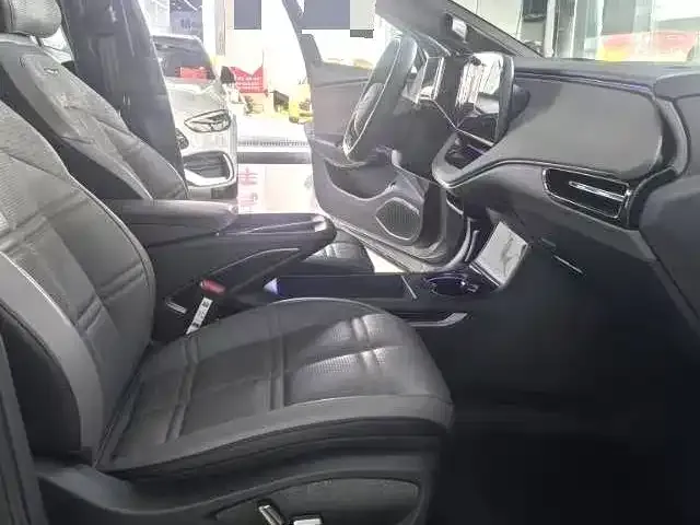 Hongqi EH7 2024 из CN, фото 2