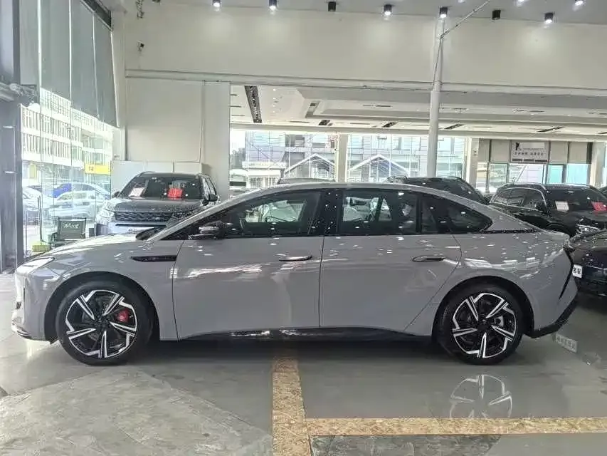 Hongqi EH7 2024 из CN, фото 7
