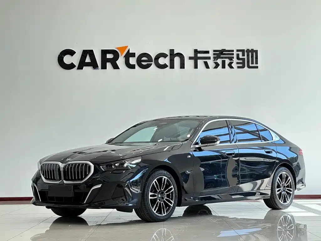 BMW 5 Series — фото 1