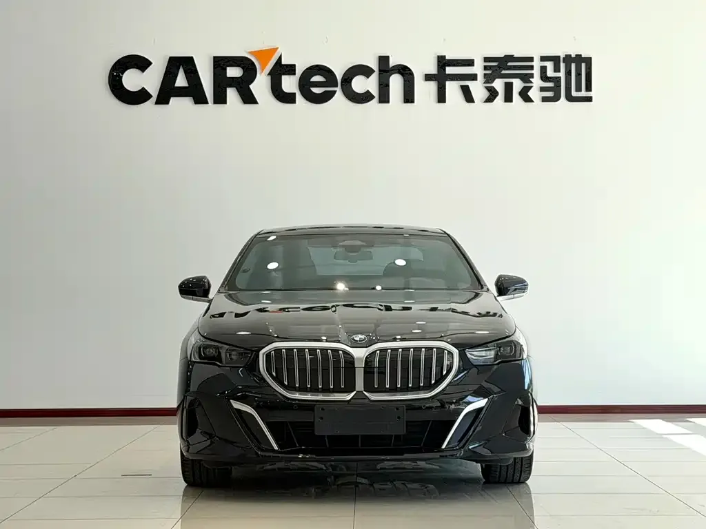 BMW 5 Series — фото 10