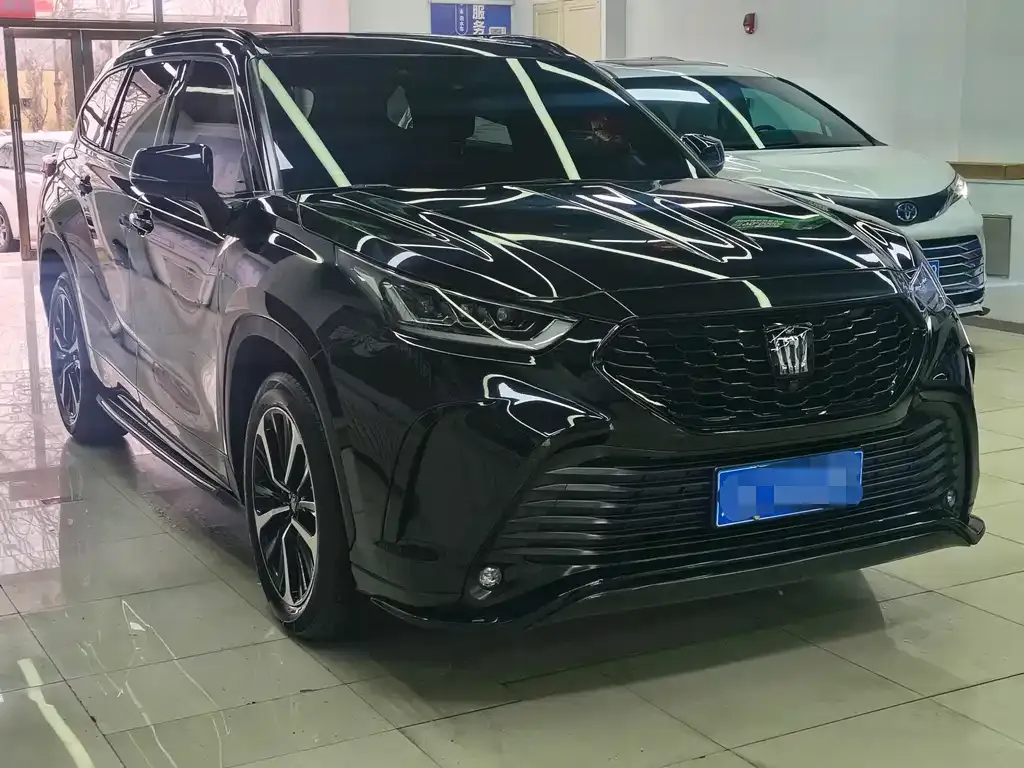Toyota Crown Kluger 2023 из CN, фото 8
