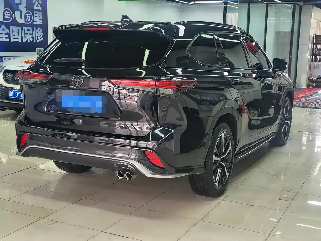 Toyota Crown Kluger 2023 из CN, фото 6